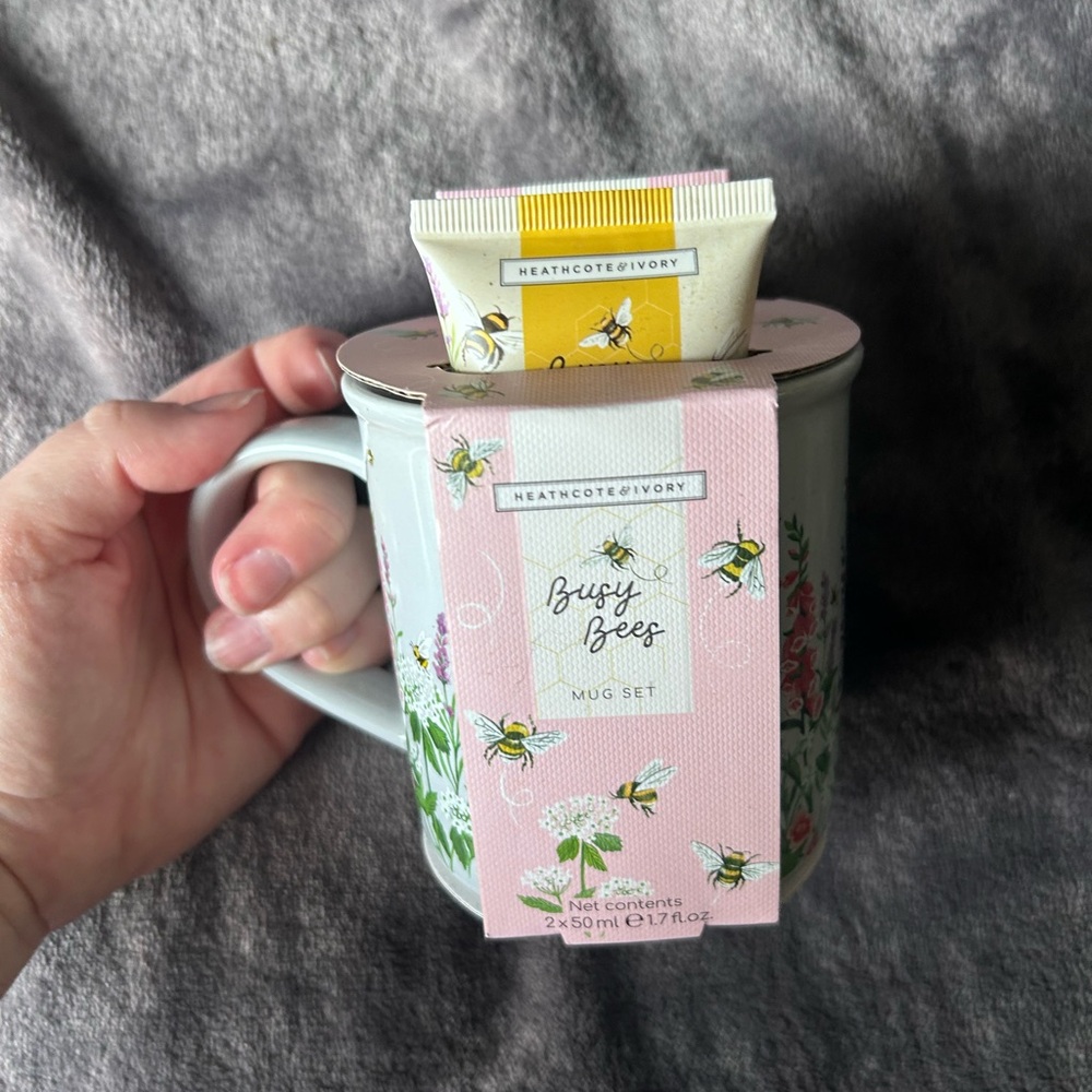 Heathcote & Ivory Busy Bees Mug Set